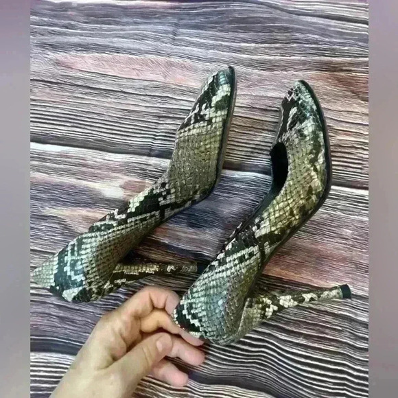 Women’s size 8 Stewart Weitzman Giboya snakeskin, peep tail heels, shoes, pumps - Picture 4 of 6